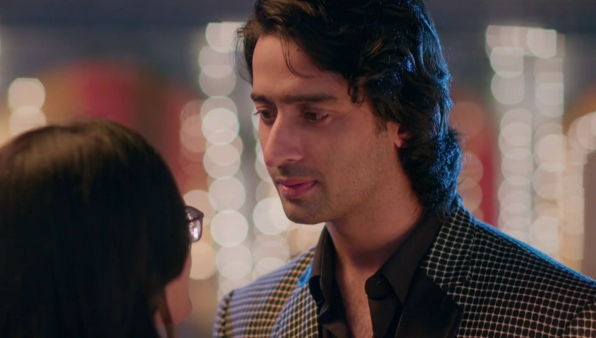 2. Yeh karne se pehle Abir Rajvansh apna jaan de degaAgain, we can see Abir was starting to lowkey fear, what if a day comes when Mishti leaves him? He can't fathom a life without her(Ignoring what happened yest) #YehRishteyHainPyaarKe  #ShaheerSheikh