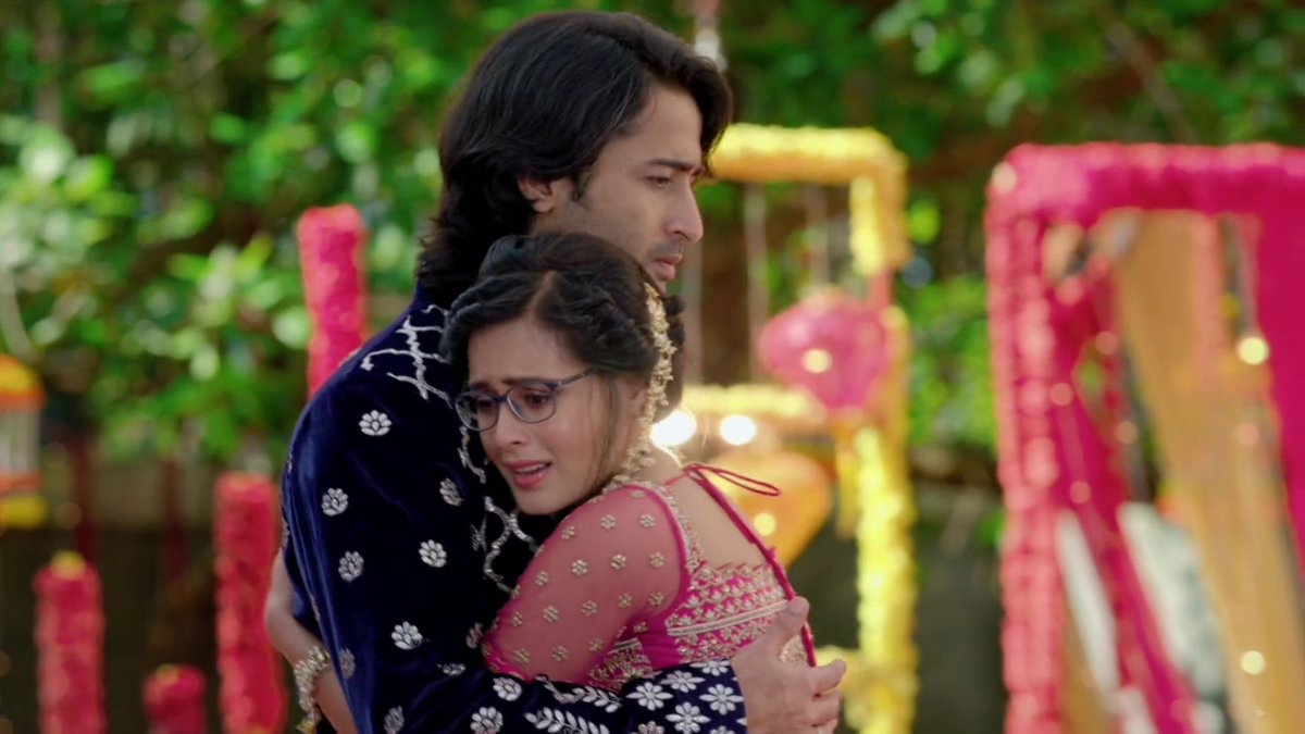 5. Jisse Bhi Maine Pyar Kiya HainaYa Toh Mujhe Chodke Chala Jata HainYa Toh Mujhe Manipulate Karta HainInspite of a happy Goddhana he missed Mishti constantly n expressed his fear, that how her love & presence mean everything for him. #YehRishteyHainPyaarKe  #ShaheerSheikh