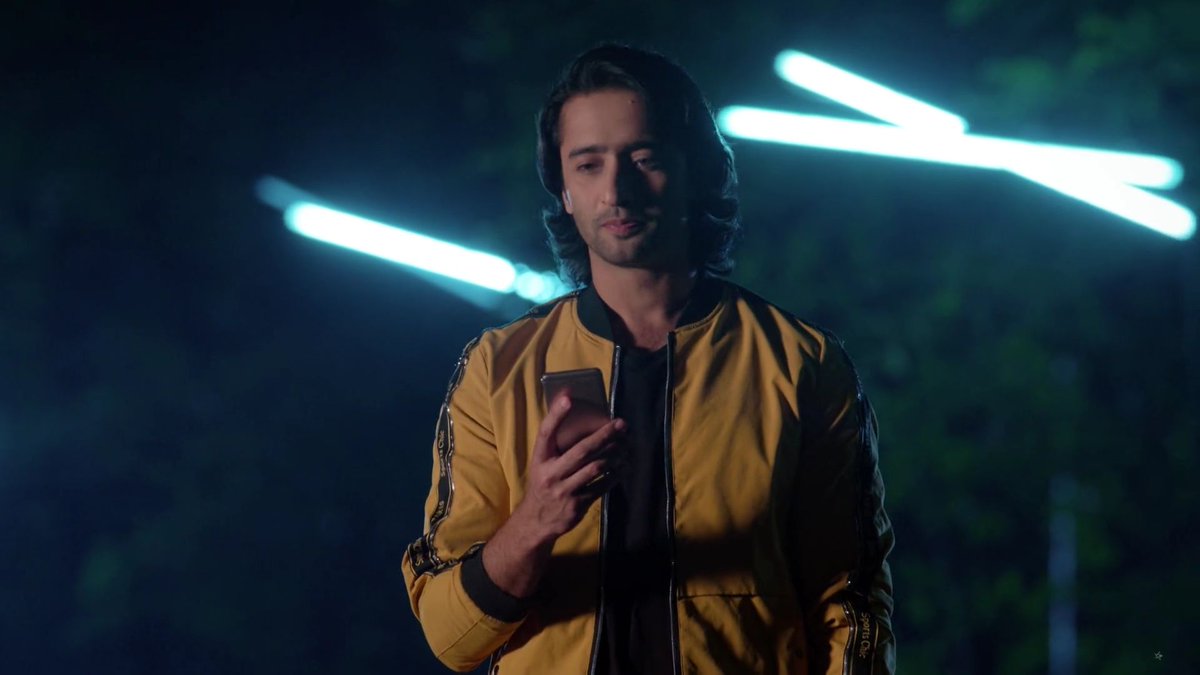 7. Mishti Tum Mujhe Judge Nhi KarogiSince from when Abir started having doubt on himself that he needed validation from her for his choices regarding his fam? Its all bcz he felt extremely guilty for his recent MU wit his fam. #YehRishteyHainPyaarKe  #ShaheerSheikh