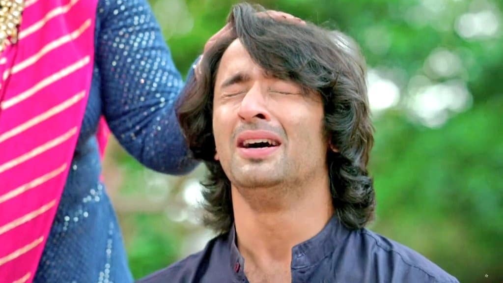 +He idolized and fought for, going against RV for, & then Meenu worsening it with her threats. He nvr got TIME & GUIDANCE to think straight. It was the 1st time he messed up real bad and forced to act everything to hurt the love of his life. #ShaheerSheikh  #YehRishteyHainPyaarKe