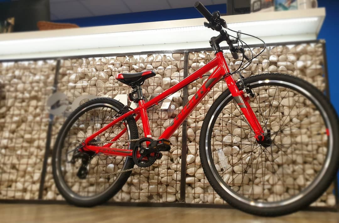 Available in a choice of four different sizes, the ARX makes it easy for young riders to get going thanks to it's lightweight frame and stable geometry.⁣
⁣
#RideGiant ⁣
⁣
📷 Giant Store Blackburn