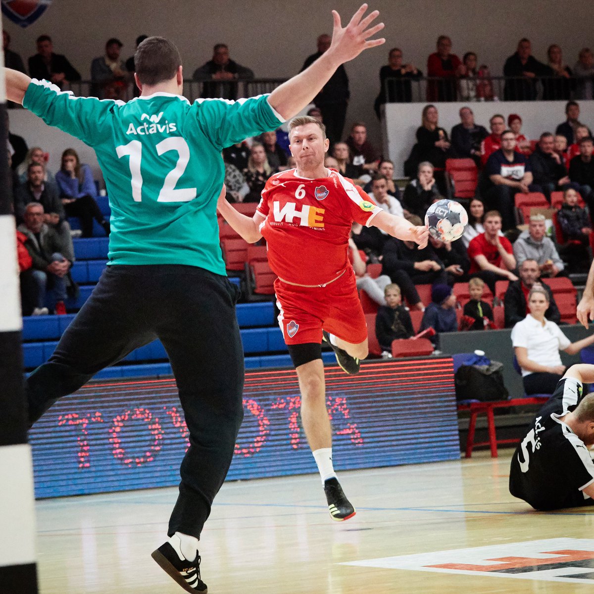 🔴LEIKDAGUR🔴
⚽️HAUKAR🆚 <a href="/IR_Handbolti/">ÍR Handbolti</a> 
⏰19.30
🤾🏻‍♂️Olísdeild karla
🏟 Austurberg
📺 <a href="/St2Sport/">Stöð 2 Sport</a> 
📢 ALLIR Á VÖLLINN ALLIR Í RAUÐU‼️
🔴ÁFRAM HAUKAR🔴
📷 <a href="/binniljos/">Brynjólfur Jónsson</a>
#haukarfélagiðmitt #handbolti #pumaísland #olisdeildin #seinnibylgjan