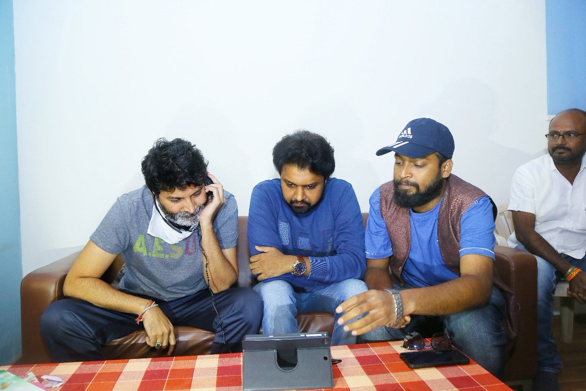 AdhirohCS's tweet photo. Maatala Mantrikudu #Trivikram gaaru launched the soulful #MisMatchFirstSingle!
Listen & fall in love with #Arere ♥ - https://t.co/utG6ZKGKwj
@USUdayShankar @aishu_dil @Dir_nirmalkumar #GSriramRaju #KBharatRam @GiftonElias @Ganeshchandhrra @AdhirohCS @venupro
#MisMatchOnDec6th https://t.co/58Lv39w72d