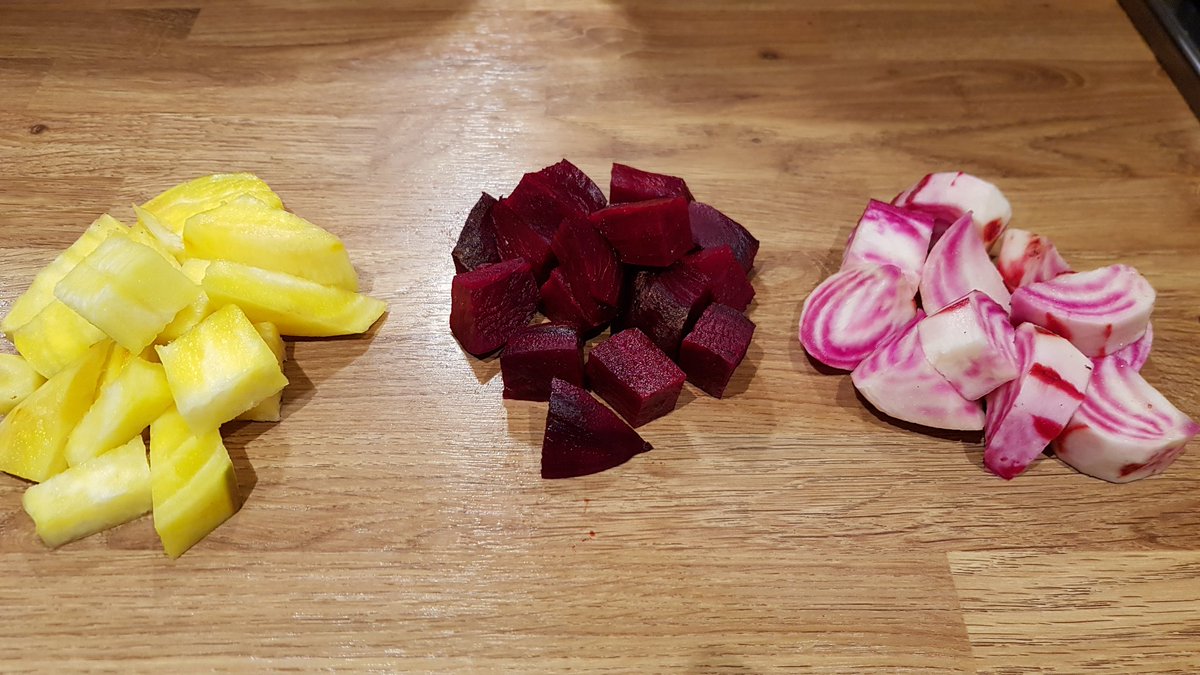 RealFoodBox's tweet image. Loving the beetroot that are going in to this week's Seasonal Fruit &amp;amp; Veg Boxes.

There are Golden, Red and Candy Striped.

Our favourite is to dice and roast them. Delicious!

Available from
realfoodbox.co.uk 

#vegbag