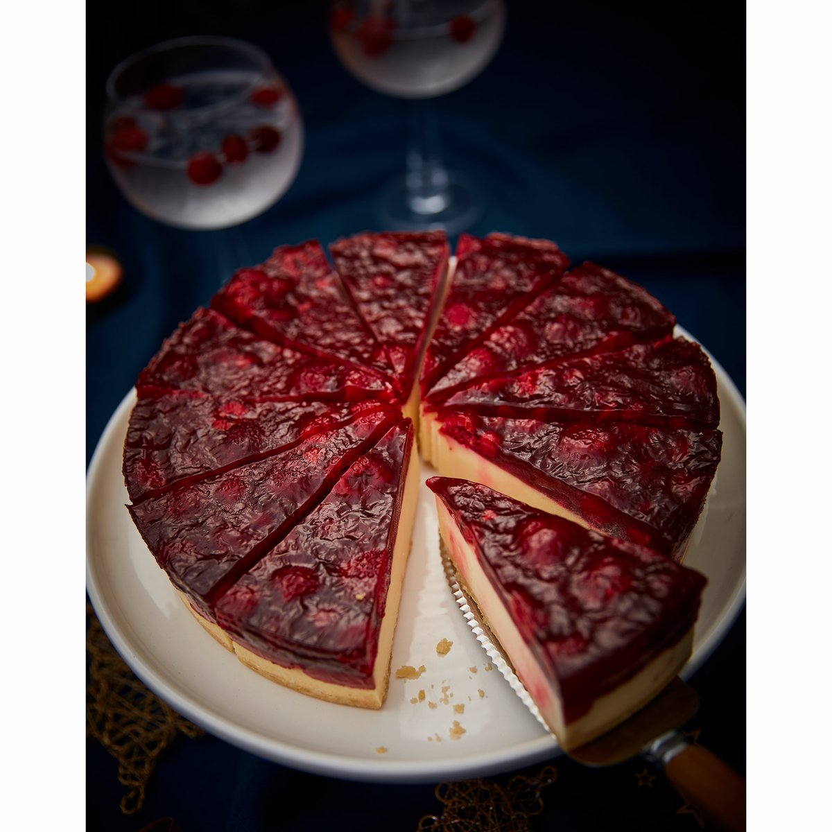 FoodAngles's tweet image. On trend flavour and pre-portioned for ease, this luxury raspberry gin cheesecake is one for Christmas menus this year. 🌟 foodangles.com/sidoli-frozen-…