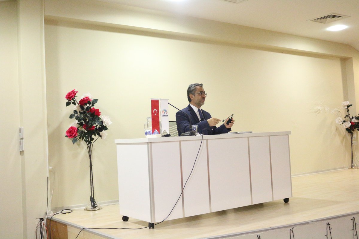 "Türkçenin Sırları" konulu genel seminerimizi İstanbul Üniversitesi Edebiyat Fakültesi Dekanı Prof. Dr. Hayati Develi Beyefendi ile gerçekleştirdik.
#Türgev pic.x.com/fN1YKIaxAs