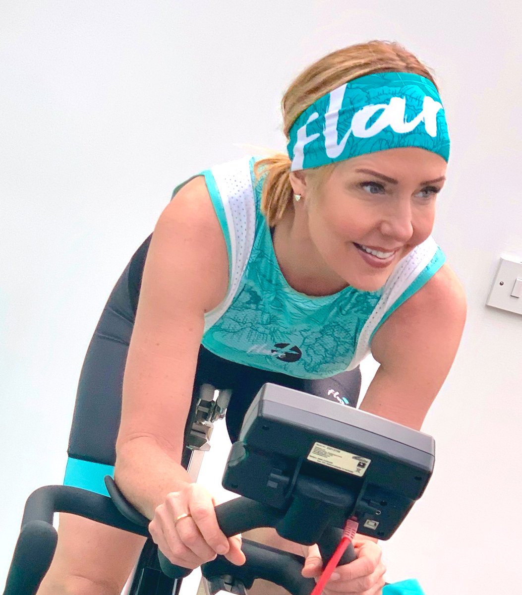 Our headbands are the perfect Christmas gift for the stylish cyclist, runner or gym goddess  who is always on the go! 🌲#stockingstuffers flareclothingco.com