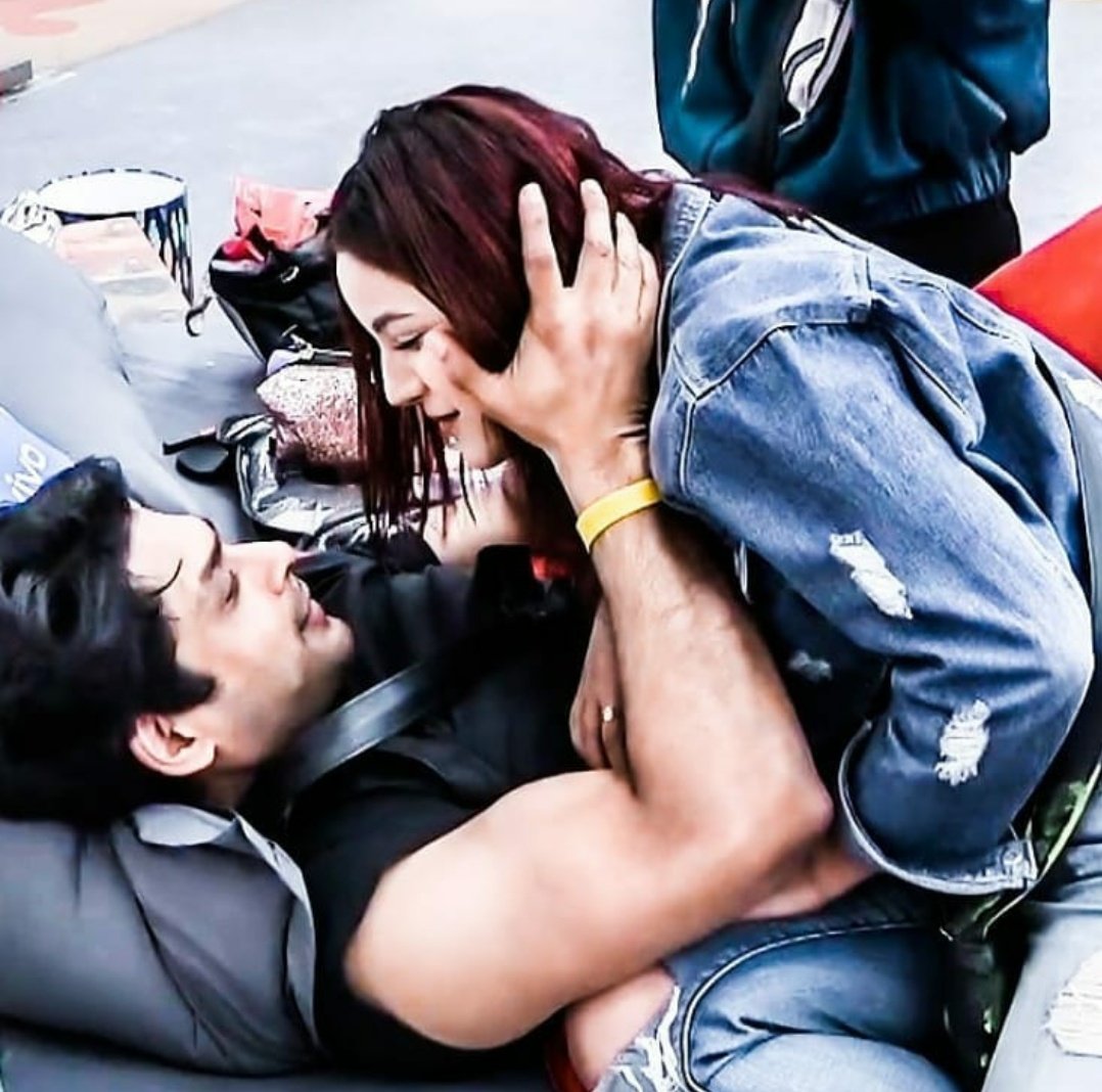 Shu6ham_'s tweet photo. Sometimes some special bond are formed which are So pure and powerful that they become a example for the future and one such bond is between Shehnaaz Gill and Sidhart Shukla.

We love SidNaaz!♡

#WeWantSidNaaz https://t.co/RFbJGgH5v0