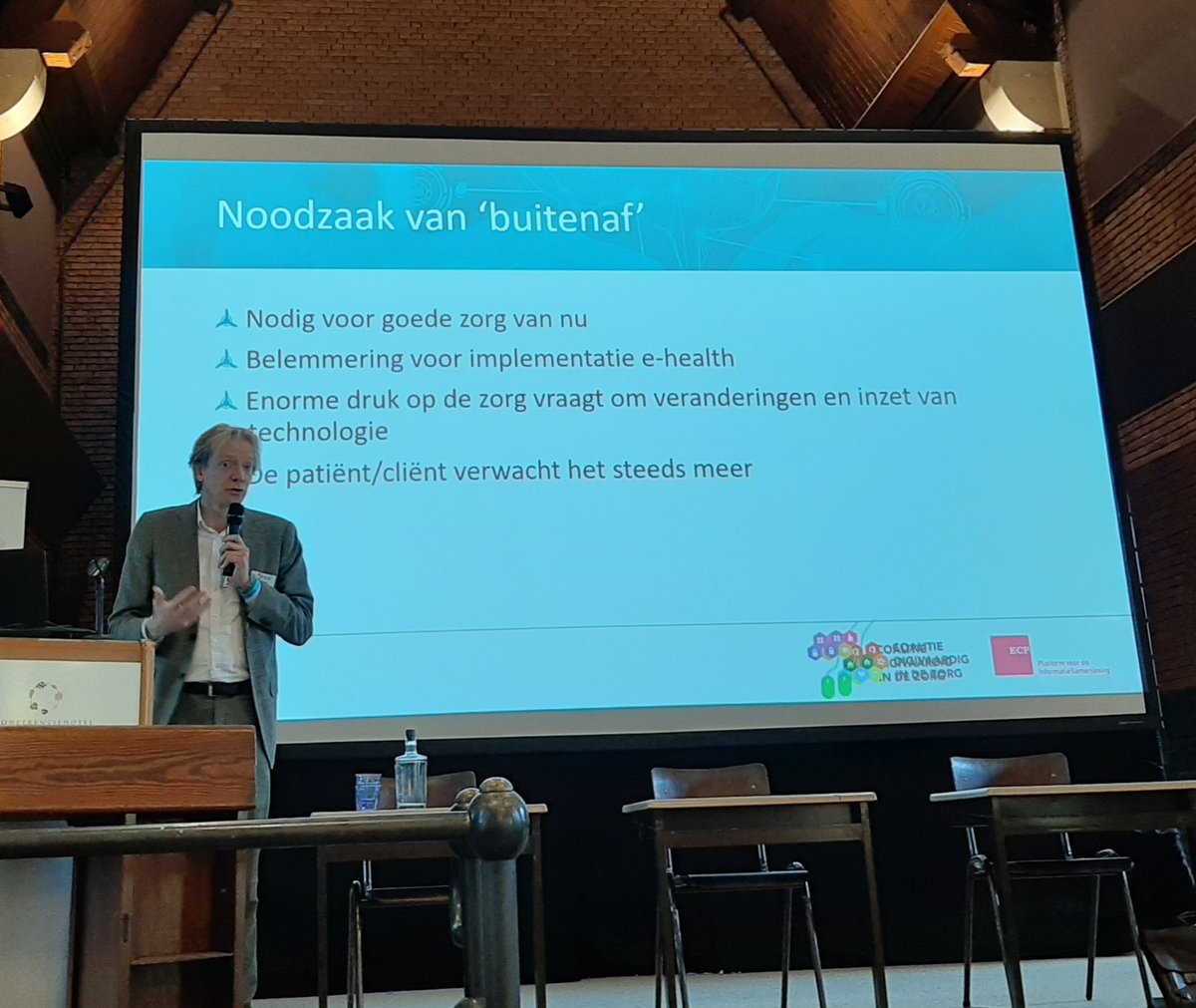 Anne_mie's tweet image. Digitale vaardigheden behoren net zo vanzelfsprekend tot de zorg, als het gebruik van een spuit aldus @DanielTijink @Platform_ECP #digivaardigindezorg