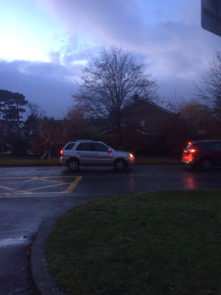 scholarstownre1's tweet photo. 7.50am. When Walking🚶🏻♂️beats Driving. 🚙🐌 #trafficnightmare #brokesystem #scholarstownroad #m50 #qualityoflife https://t.co/aODfbu7Und