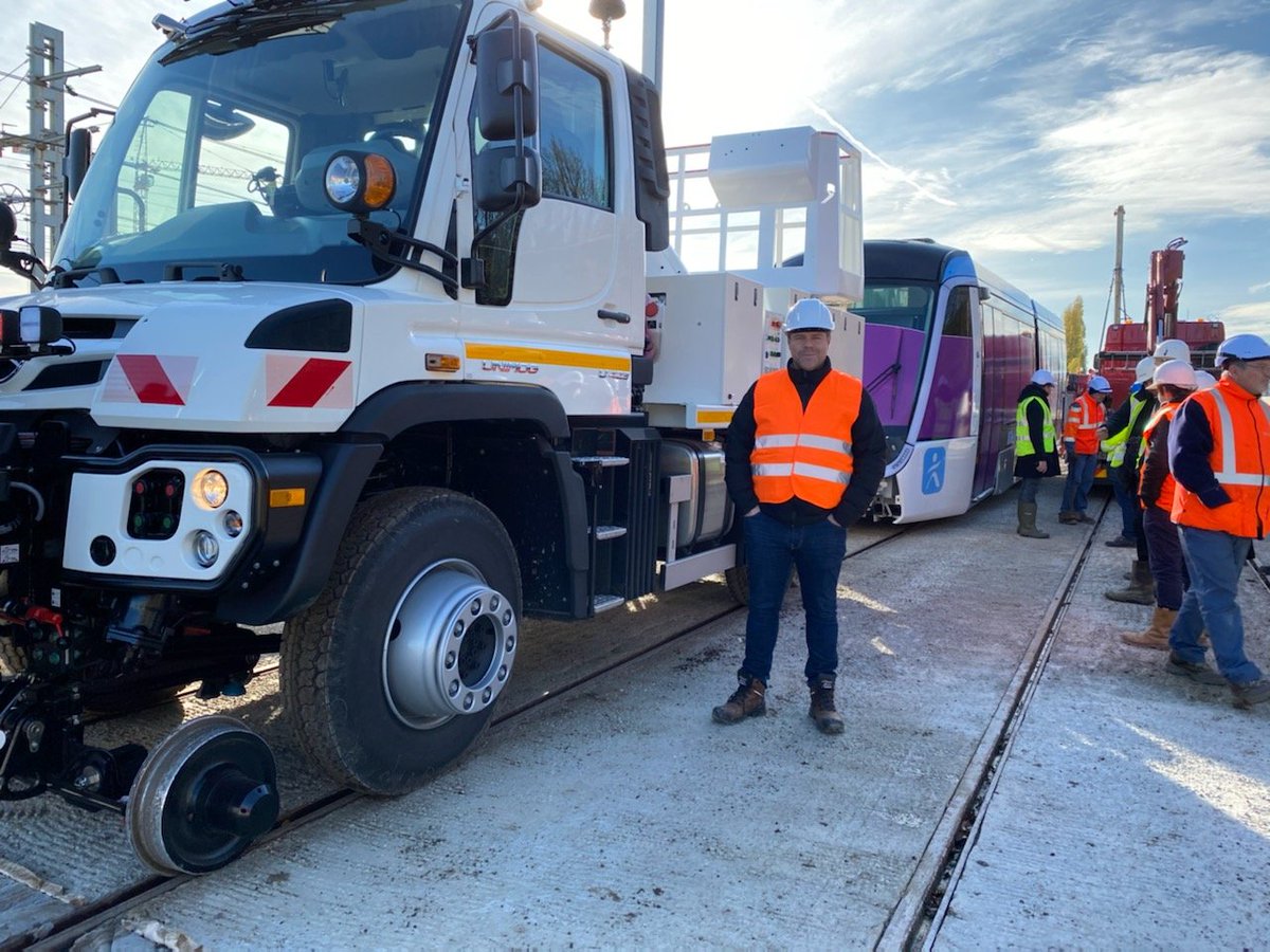 KeolisIDF's tweet photo. #Keolis, #Alstom et #Transamo : une mobilisation humaine et technique importante au service d'@IDFmobilites pour assurer l'arrivée des rames du #Tram9 dans les meilleures conditions !
#mobilité #TransportsIDF #tramway #Tram https://t.co/QFtdECoQkx