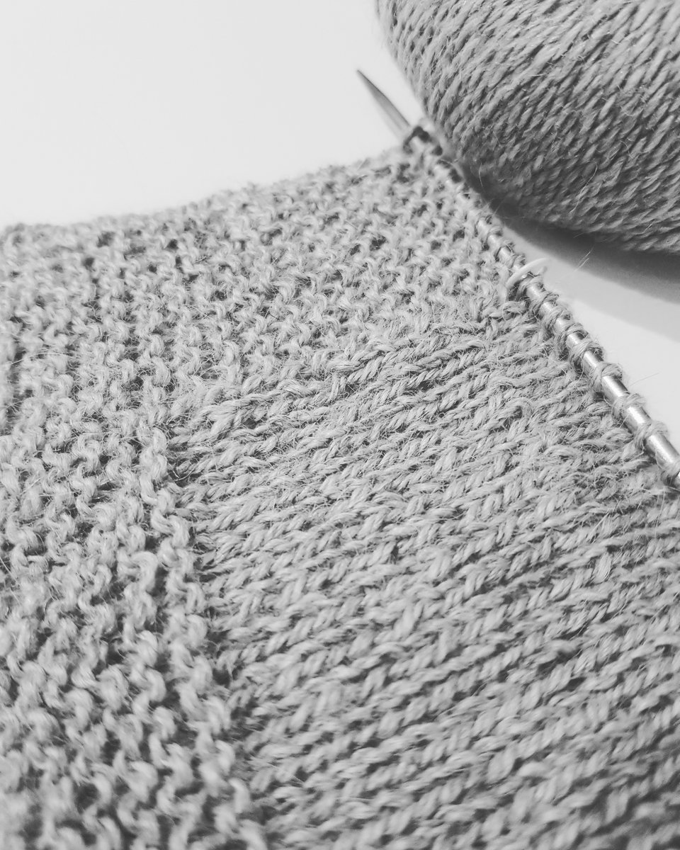 Yarnz_nl's tweet photo. #sneakpeek Monday morning knitting!
I'm trying out and testing a new yarn that is nominated to be added to the Yarnz family... 🤩
#testingyarn #earthfriendly #peoplefriendly #animalfriendly #organicyarn #sustainableyarn #sustainableknitting #ecoknitting #knitting #yarn #Yarnznl https://t.co/puku2LYWs8