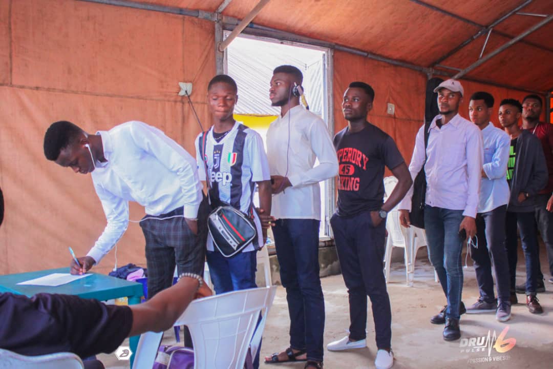 tlxdcommunity's tweet photo. Preps and checks before the start of the event.... @sticksnsnares
#drumpulse6 #dpulse6 #drummers #drumming #drums #music #musicians #musiclife #progress #musician #concert #portharcourt #phcity https://t.co/MYK2LEc43r