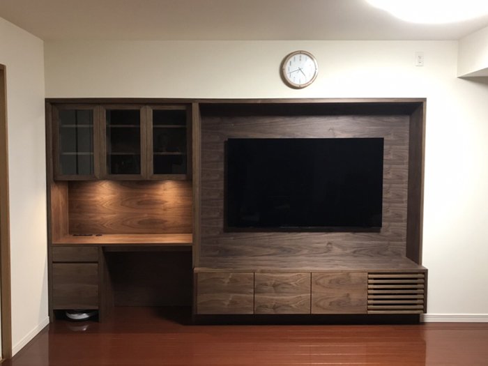 3rd_furniture's tweet photo. 横浜市都筑区O邸
Wall Storage TV Board(W3280×D560/430×H1980 ウォールナット突板)
お届け設置完了致しました!
#オーダーメイド #オーダー家具 #壁面収納 #TVBoard #テレビボード #ウォールナット #突板 #デスク #机 #壁付けテレビ https://t.co/xtOaV8cJDA
