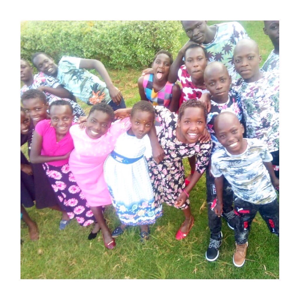 Christmas shopping at the Orphanage 🎄 The children had such a fun day shopping for some new clothing in Kitale last week. We would like to say a big ASANTE SANA to Stichting Elimu Mount Elgon for generously donating the funds to make this special occasion possible! #met