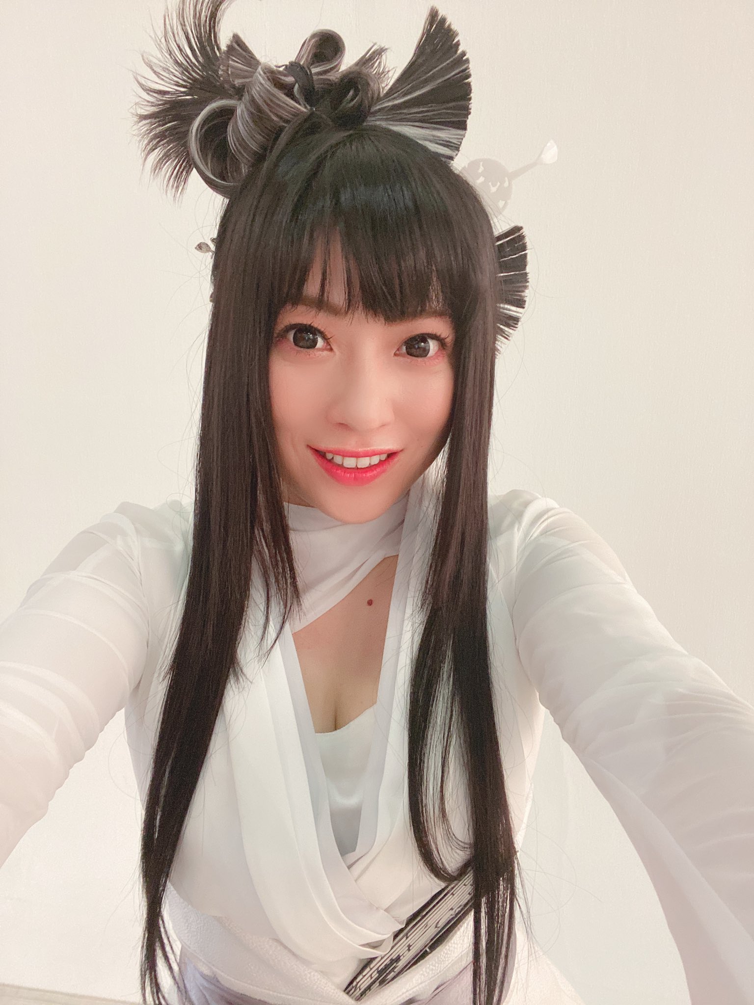 鈴華ゆう子yuko Suzuhana V Twitter 昨日公開された和楽器バンド 新曲mv Ignite もう観てくれた デミデムさんデザインの真っ白な衣装に 目玉の舞扇子 ピンヒールで舞うのは 痛かった 感想聴かせてね 和楽器バンド Ignitemv React Wagakkiband 鈴華ゆう子