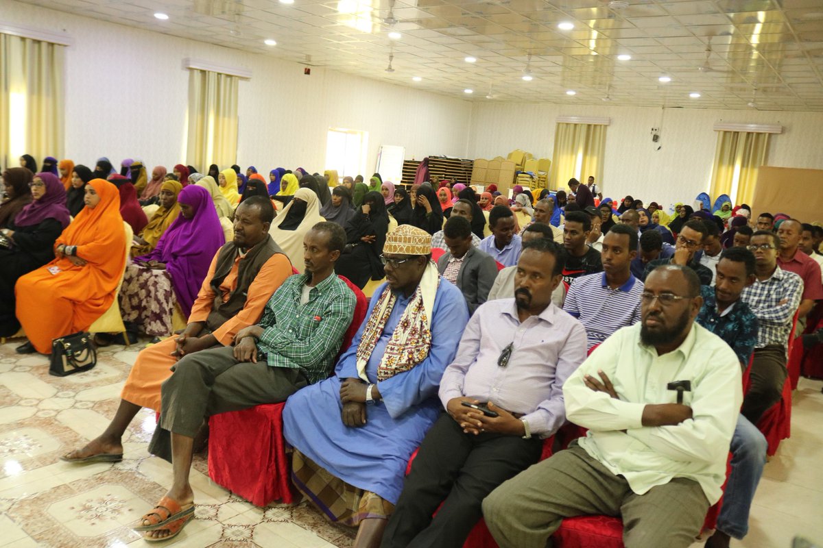 MUDAN_Network's tweet photo. Wasiirka Wasaarada Haweenka Puntland Marwo Aamino Cismaan oo ka qeyb gashay kulan loogu qareemaayo qoondada haweeynka ee Doorashooyinka iyo Dowladnimada. 

#MUDANE_NETWORK 
#CARESOMALIA 
#SOMALISTABILITYFUND https://t.co/NsirOs27KM