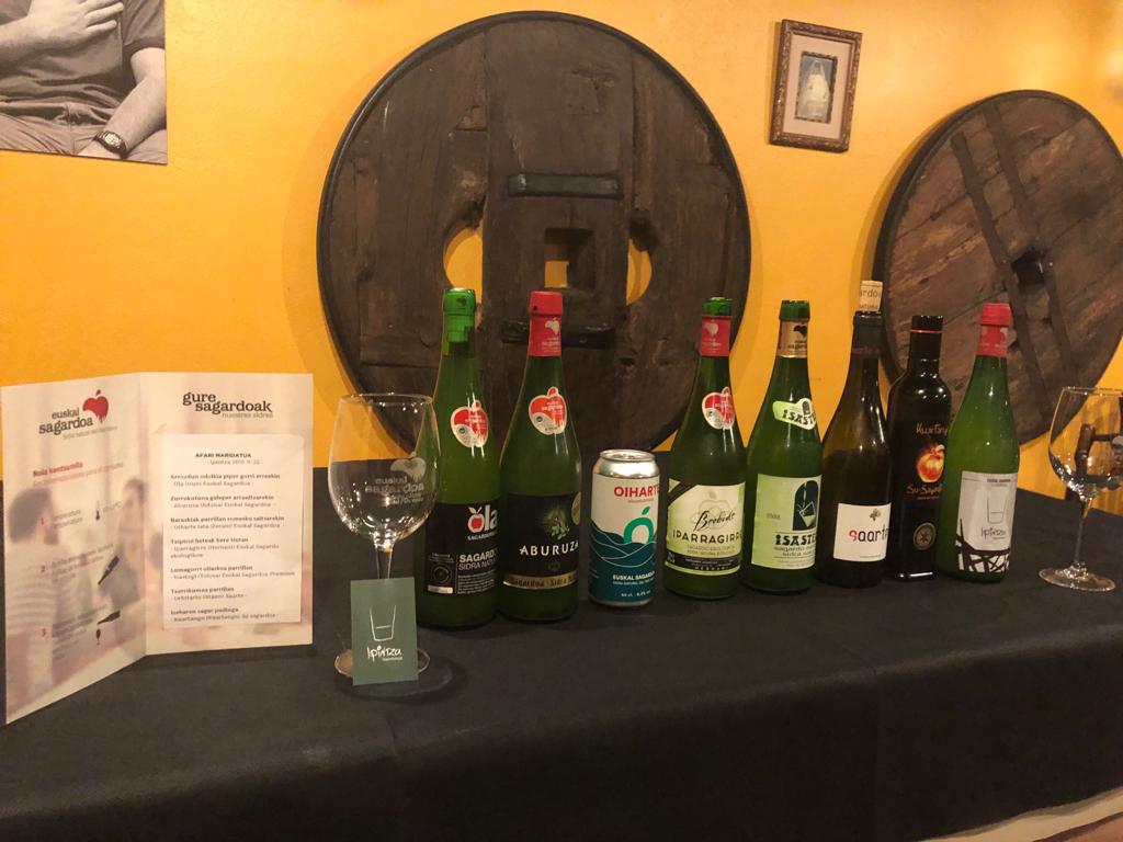 EuskalSagardoa's tweet photo. Afari arrakastatsua ostiralean #Ipintza Sagardotegian, Euskal Sagardo desberdinekin 🍎 https://t.co/7LFs8xWf9T