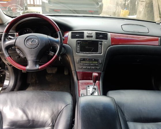 OrcbLimited's tweet image. Lexus ES330 04 model, Tokunbo, Clean &amp;amp; working perfectly, all you have to do is buy &amp;amp; drive, nothing to fix, Price tag is #2M, location (Ikeja) if interested or you need any other car or you want to Sell/Fix your car contact us on 08180910184 or orcbagents@gmail.com