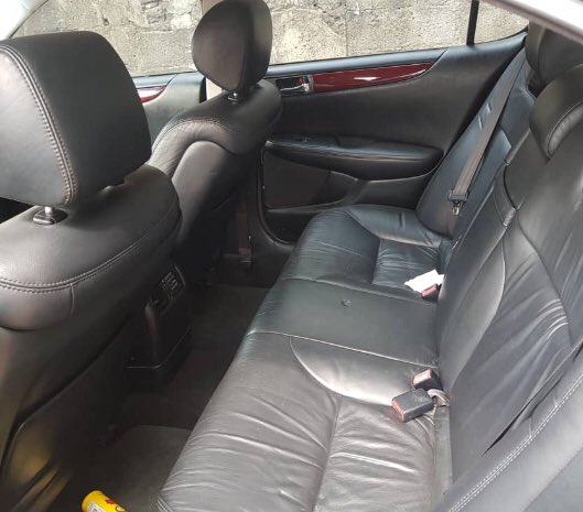 OrcbLimited's tweet image. Lexus ES330 04 model, Tokunbo, Clean &amp;amp; working perfectly, all you have to do is buy &amp;amp; drive, nothing to fix, Price tag is #2M, location (Ikeja) if interested or you need any other car or you want to Sell/Fix your car contact us on 08180910184 or orcbagents@gmail.com