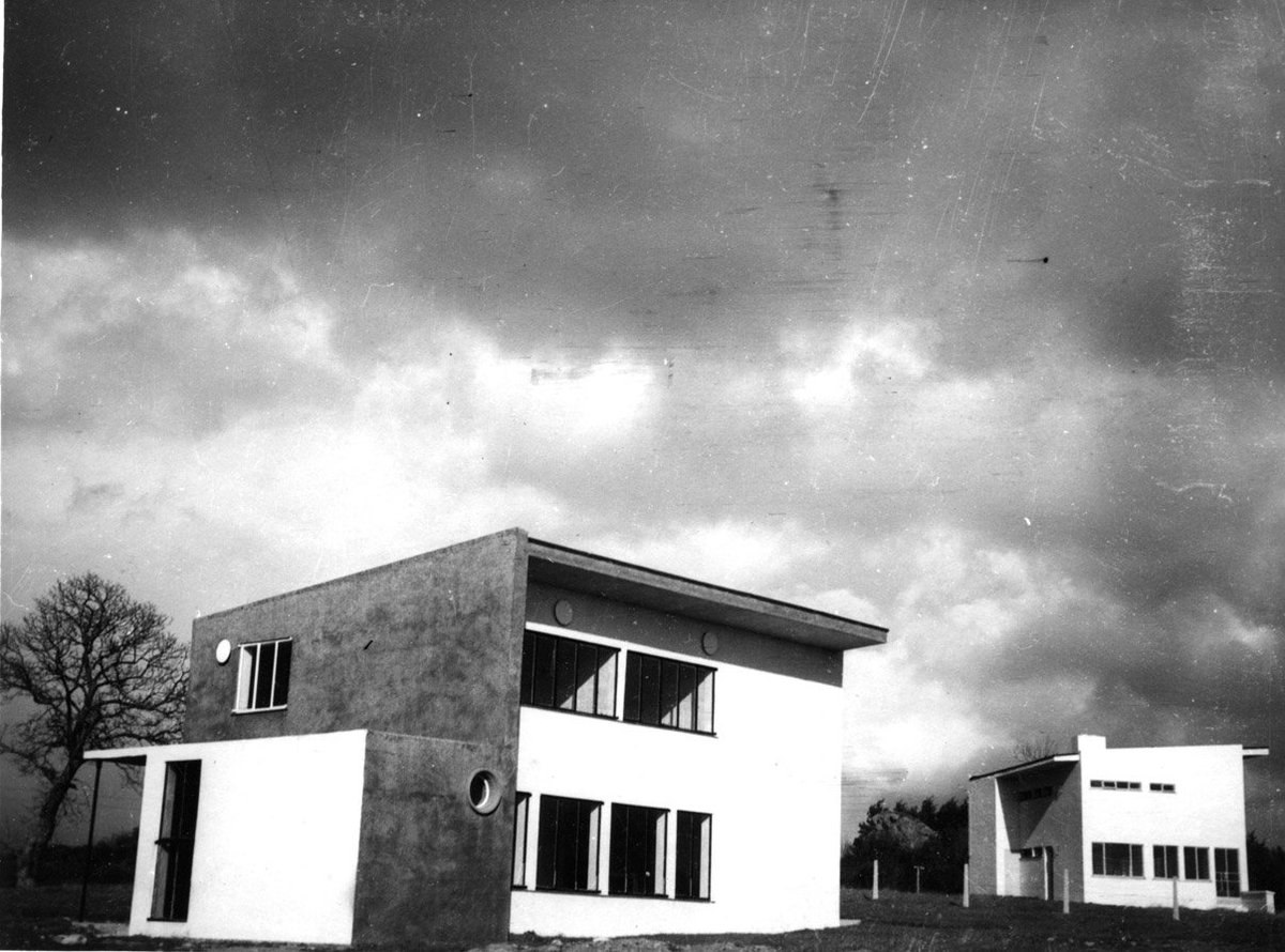Arch_Archive's tweet image. Here is is, with its near neighbour East House, back in the day...