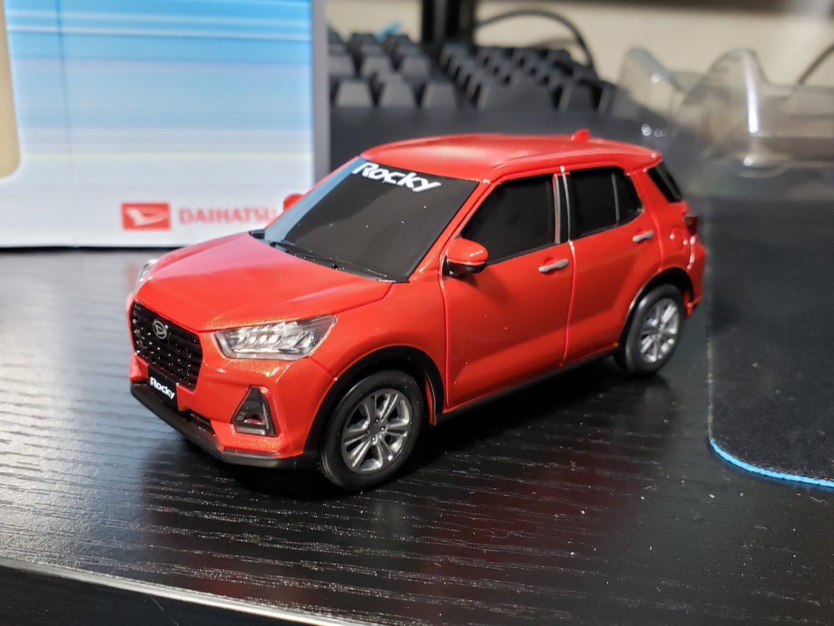 欅まつや ダイハツ ロッキーのプルバックミニカーをいただきました いろんな色があったんですが やっぱりコンパーノレッドを選択 笑 このコンパーノレッドという色 実はダイハツが初めて販売した小型車 コンパーノ に由来する名称らしいですよ