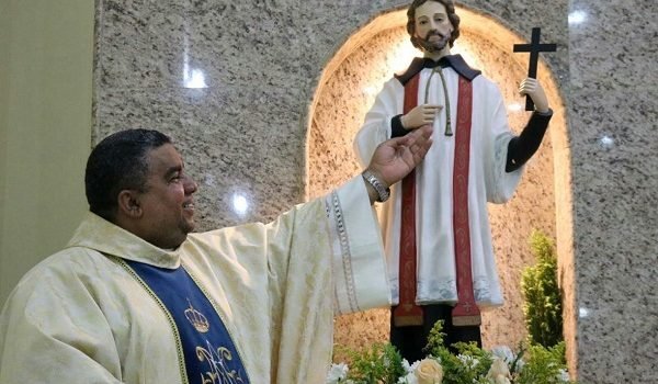 SFXavierBrasil's tweet photo. A Novena de Xavier é rezada pelo menos duas vezes ao ano: primeiro, de 4 a 12 de Março, em homenagem a sua canonização; e depois de 25 de novembro a 03 de Dezembro, quando ocorre sua Festa Litúrgica. Em Salvador (BA), os devotos rezam a Xavier também de 02 a 10 de Maio #SFXBrasil https://t.co/NcIY8hLwyi