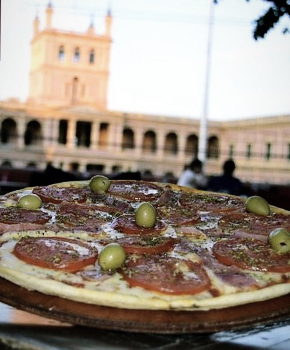 casaclari_py's tweet image. ANTILUNERO!! Rt y contanos con quien compartirías esta pizza y porque👀🙌🏾 suerte✨🤩