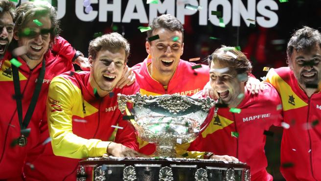¡Enhorabuena #España por su sexta <a href="/CopaDavis/">Copa Davis</a>! 🎾

Heroico <a href="/BautistaAgut/">Roberto BautistaAgut</a> y felicidades a <a href="/3gerardpique/">Gerard Piqué</a> por la organización. ¡Te esperamos dentro de 15 días en nuestra particular Caja Mágica llena de 13.800 'orelluts' 👂🏻

#PPO