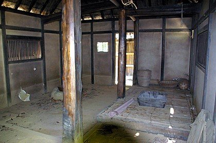 七葉は称号 バッドエンドの申し子 を獲得 リアルだとこんなんやで時透君の実家 ド貧乏にも程があるやん これ江戸時代 でも 貧乏やな ってなるのに 時代が大正やろ 掘っ立て造りの一間取りって どんだけや時透君 あんまりの貧しさに泣けてくるわ