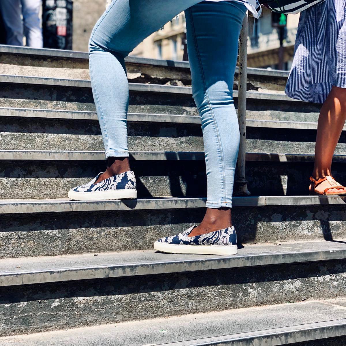 Each step you take reveals a new horizon...

🏷 : 30.000 frs

#AllureByAly #AllureOfZeDay #Sneakers #Handmade #MadeInSenegal #Fashion #ShoesAddict #Crepcheck #Kebetu