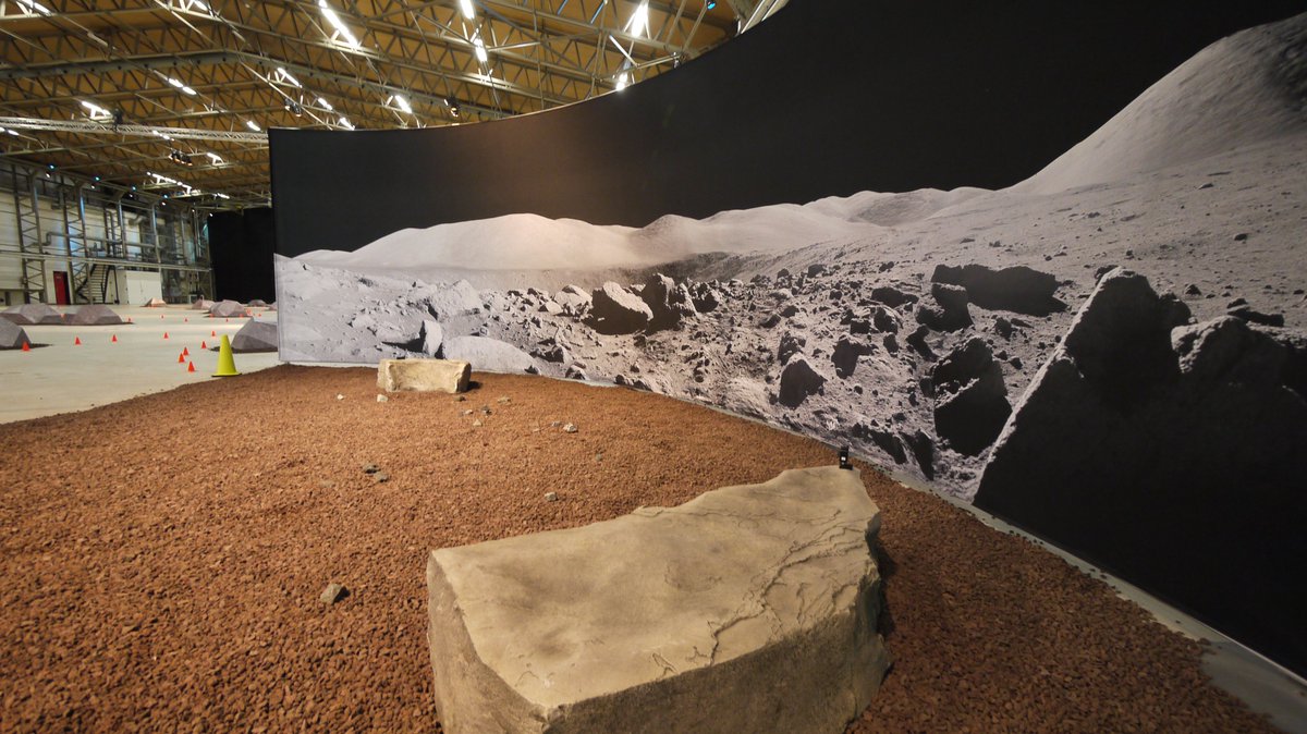 esaspaceflight's tweet photo. @astro_luca @Space_Station @esa_meteron @ESA_Tech @ESA_CAVES @pozzoq @arosp @ESA_ExoMars This is a view of the first site that @astro_luca will survey from space for #Analog1. He has to inspect the smaller rocks and liaise with a science team at the European Astronaut Centre in Cologne 🇩🇪 to decide which rocks are interesting for science. https://t.co/o9huyFw8Ca
