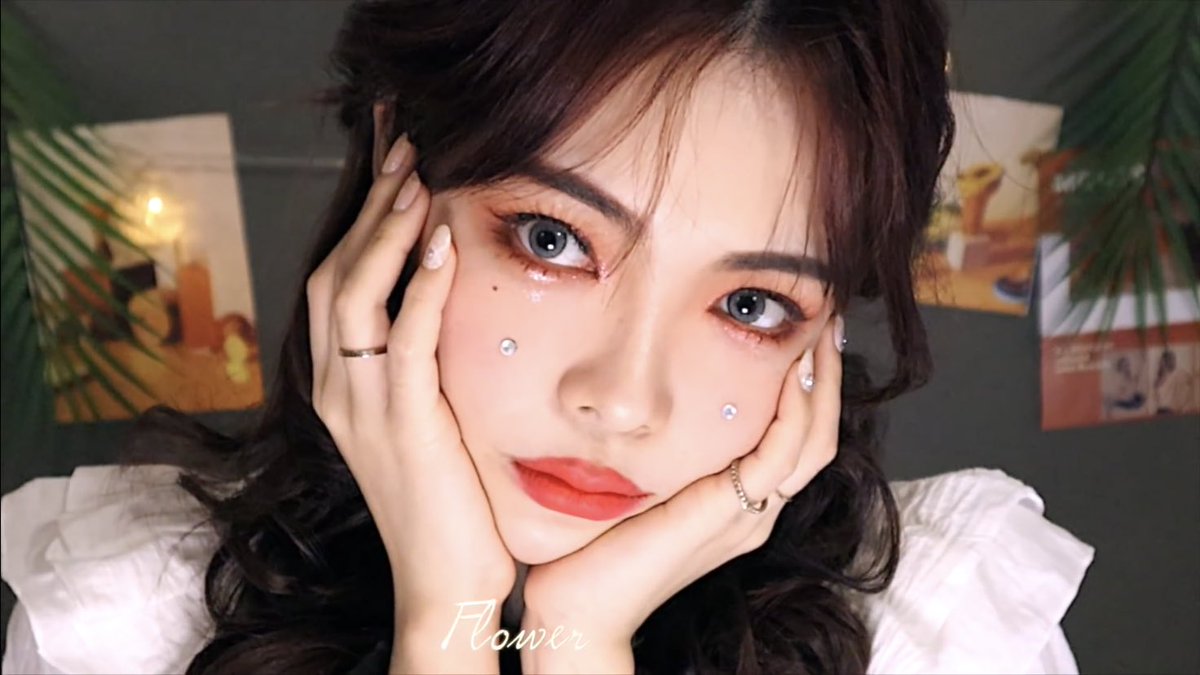 ตอนดูปกคลิปนึกว่าฮยอนอามาแต่งหน้าให้ดู สรุปเป็นบล็อกเกอร์เกาหลี เหมือนจนตกใจ 555555555555555555555