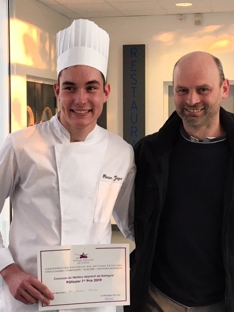 Félicitations à 🌿Florian Gauthier🌿qui remporte la médaille d'or au concours régional Un des Meilleurs apprentis de France #pâtisserie. #Apprenti à #graindevanille #Cancale il représentera la #Bretagne lors de la finale en avril. Bonne chance Florian🤞
<a href="/SocieteMOF/">MOF</a> #apprentissage