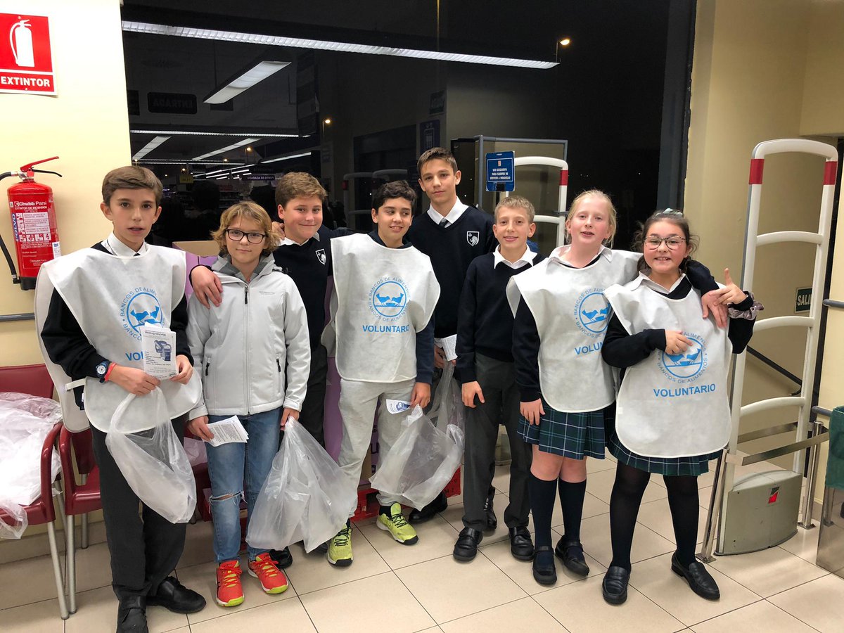 TrinityCollege1's tweet photo. Gracias a todos los alumnos, padres y profesores por haber participado en la #GranRecogidaDeAlimentos del @bancoalimadrid.
¡Buen trabajo de Trinity College Boadilla y de Trinity College S.S. Reyes! 👏🔝
#Boadilla #Sanse #TrinitySolidario https://t.co/c2EhoDYp81