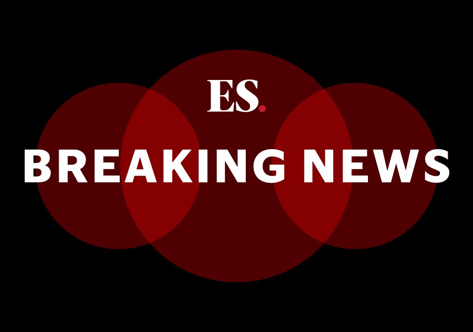standardnews's tweet photo. BREAKING: TfL strips Uber of licence to operate in London https://t.co/hto7wfZOIo https://t.co/z7soJ3pZEH