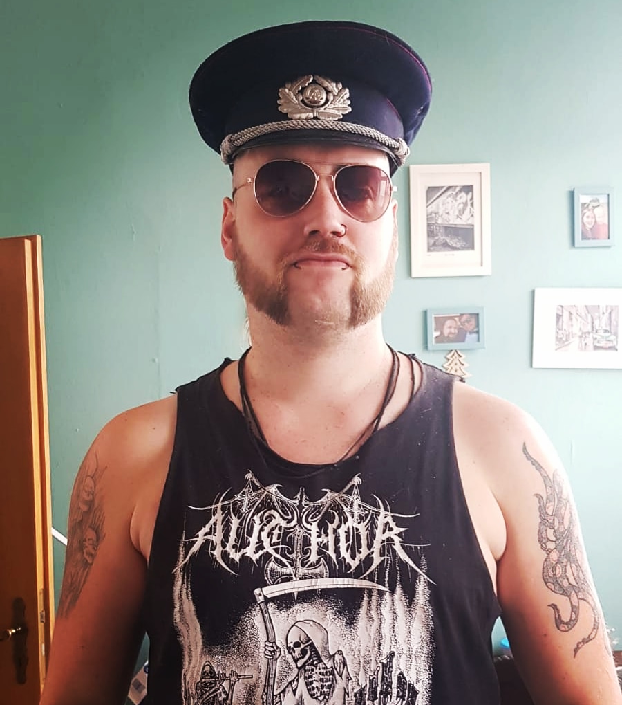 JeyStands777's tweet photo. ❤😎
#moinmoin #rbtv #rocketbeard #Movember #sexyhusband https://t.co/Zxh5gSQT9B