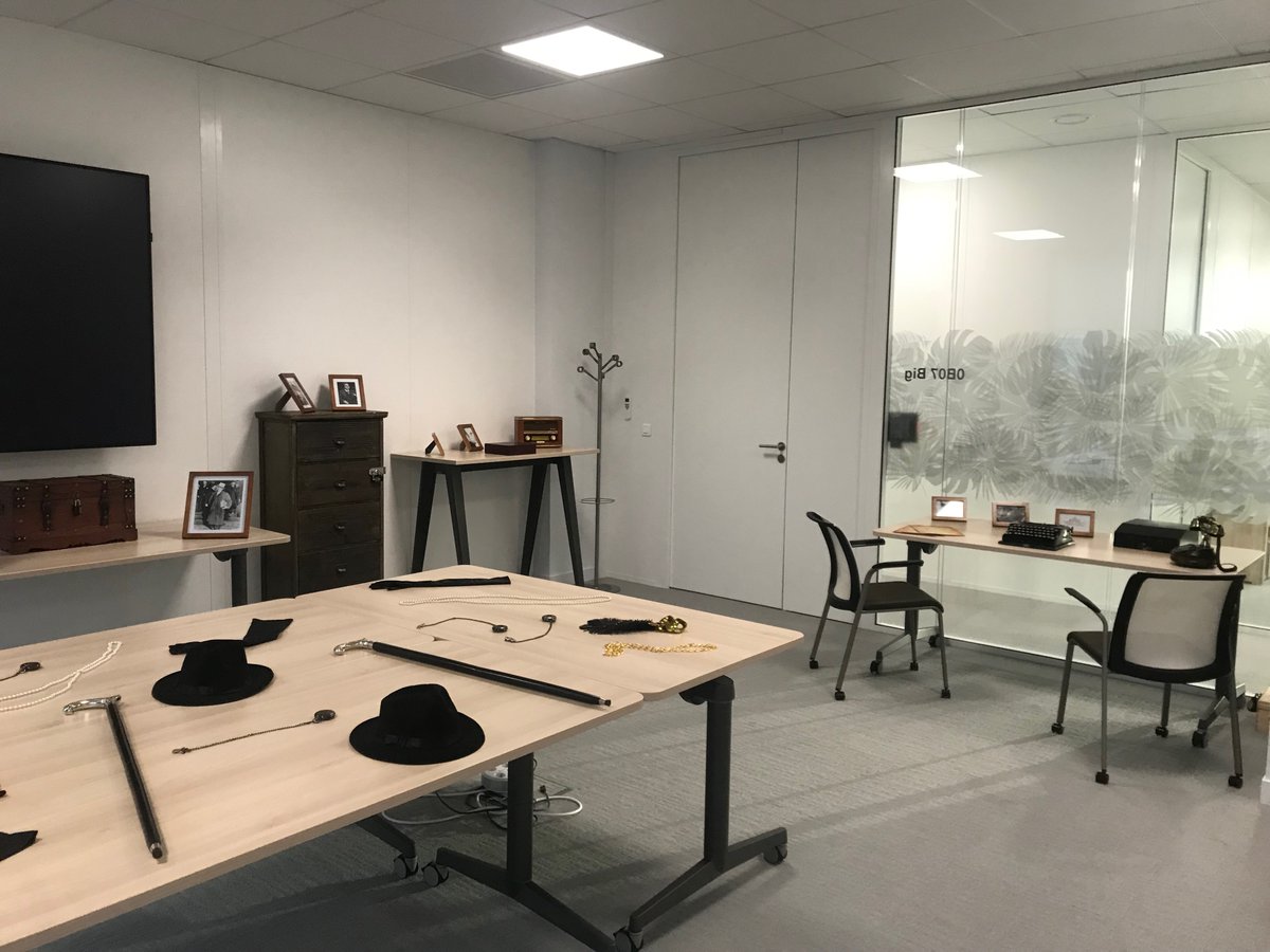 LaurenceGeffroy's tweet photo. Aujourd'hui on relève le défi de trouver le livre de compte d'Al Capone #EscapeGame #Handicap avec @bbirdea Quelle équipe sera la plus rapide ? #Motivation #engagement #SEEPH2019 Et si le handicap devenait un atout ? https://t.co/eh5acKbngs
