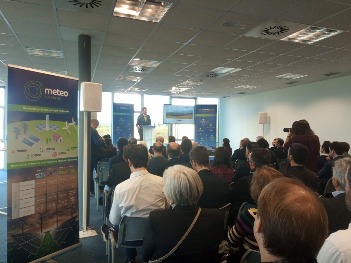 MeteoForEnergy's tweet photo. Amaia e Ibon acompañados de @arantxa_tapia @gorka__urtaran y @ramirogonza presentando Meteogune #meteogune #inauguracionMeteogune #meteoforenergy https://t.co/njlQyfGOQN