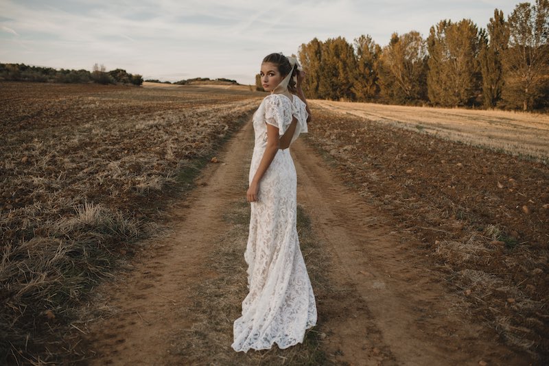 Anaggayoso's tweet photo. En el post de hoy rompemos las reglas y os mostramos un estilo de novia de aire boho e informal. ¡No os perdáis cada detalle!🍂 https://t.co/sa2F5hcQpl
#LCHWeddings #produccionesLCH #noviasboho #fotografiadeboda #noviasdiferentes https://t.co/Zfo5P5StLN