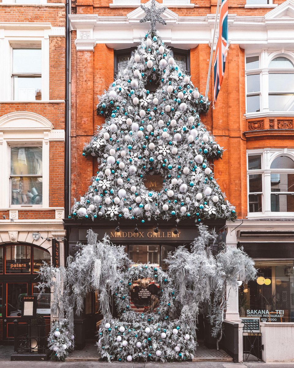 MaddoxGallery's tweet photo. It's the most wonderful time of the year ❄️✨
⠀
Share your magical #MaddoxMoments this festive season and tag @maddoxgallery https://t.co/OCKqBJRak8