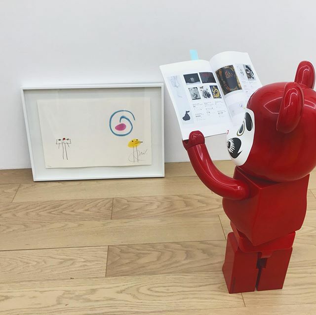 GalleryKAWAMATU's tweet photo. 作品目録2019年冬号、間もなく刊行
★WEBにて、一足お先に公開中です★

https://t.co/Y70rxFgpqC

#newacquisition #2019winter #catalogue #ミロ #joanmiro #lithography #ubu #リトグラフ #可愛い #ベアブリックお仕事中 https://t.co/M5zDLJ3rKx https://t.co/YN8kQZ1soX