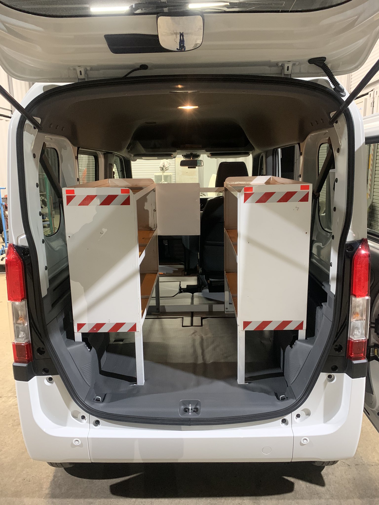 Gleistomo Honda N Van バン 特装車 N Vanに棚を付けました アクティーバンより荷室が小さくなり 載せるのが大変でした T Co Bvx5ifmw8z Twitter