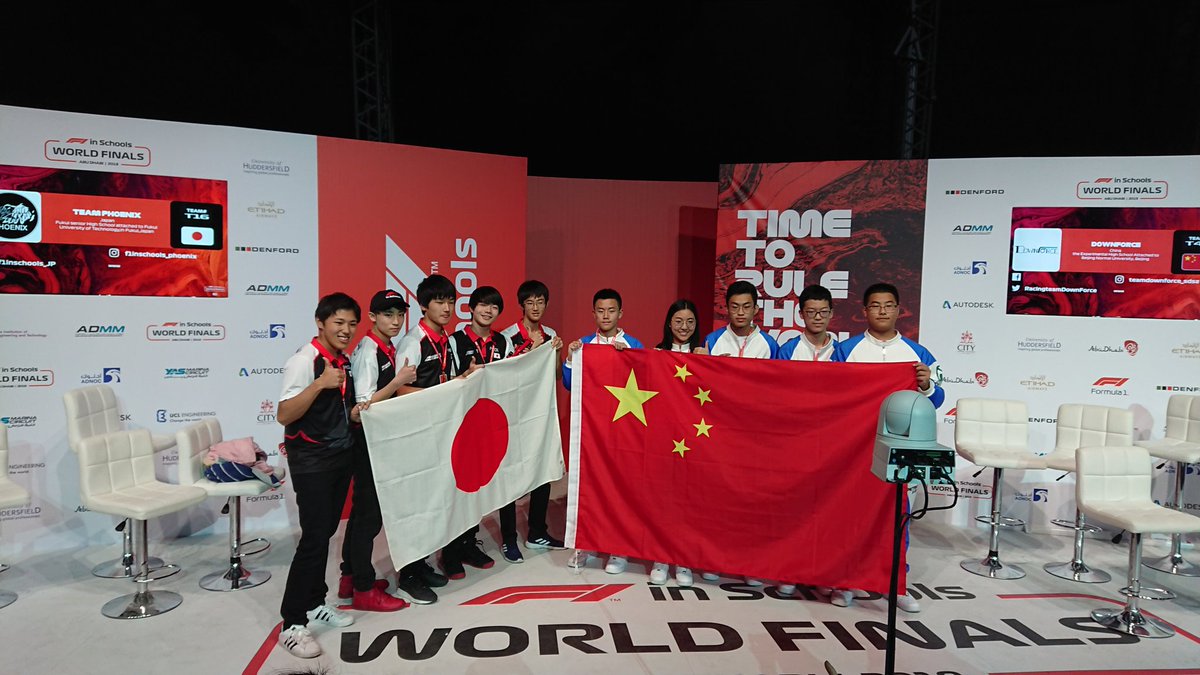 NPO_RIIT's tweet image. 福井工大福井高校のレースが終わりました。対戦相手は北京のDownforceでした。両チーム、いい笑顔です。皆さんF1inSchoolsで良い経験をしています.#f1swfmoment