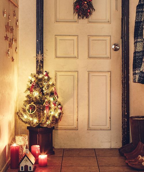 Mery Na Twitteru 一人暮らし部屋のクリスマス準備list 玄関にちょこんと置いてみる 卓上サイズのツリーで手軽に ライトアップでムードを盛り上げて 気分が高まるスイーツも紹介 クリスマス 一人暮らし インテリア T Co Y01j6vwlre