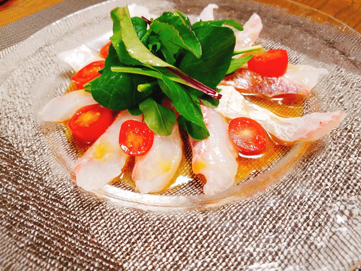 はらぺこグリズリー レシピ本大賞受賞 ソースをかける前に お魚に塩ひとつまみぐらいかけておくとより美味しいです せっかく カルパッチョ作ろうとしても バルサミコ酢なんてねえよ ってなった方もいらっしゃるかと思います このレシピならお醤油で はらぺこグリズリー レシピ本大賞受賞 ソースをかける前に お魚に塩ひとつまみぐらいかけておくとより美味しいです せっかく カルパッチョ作ろうとしても バルサミコ酢なんてねえよ ってなった方もいらっしゃるかと思います このレシピならお醤油で