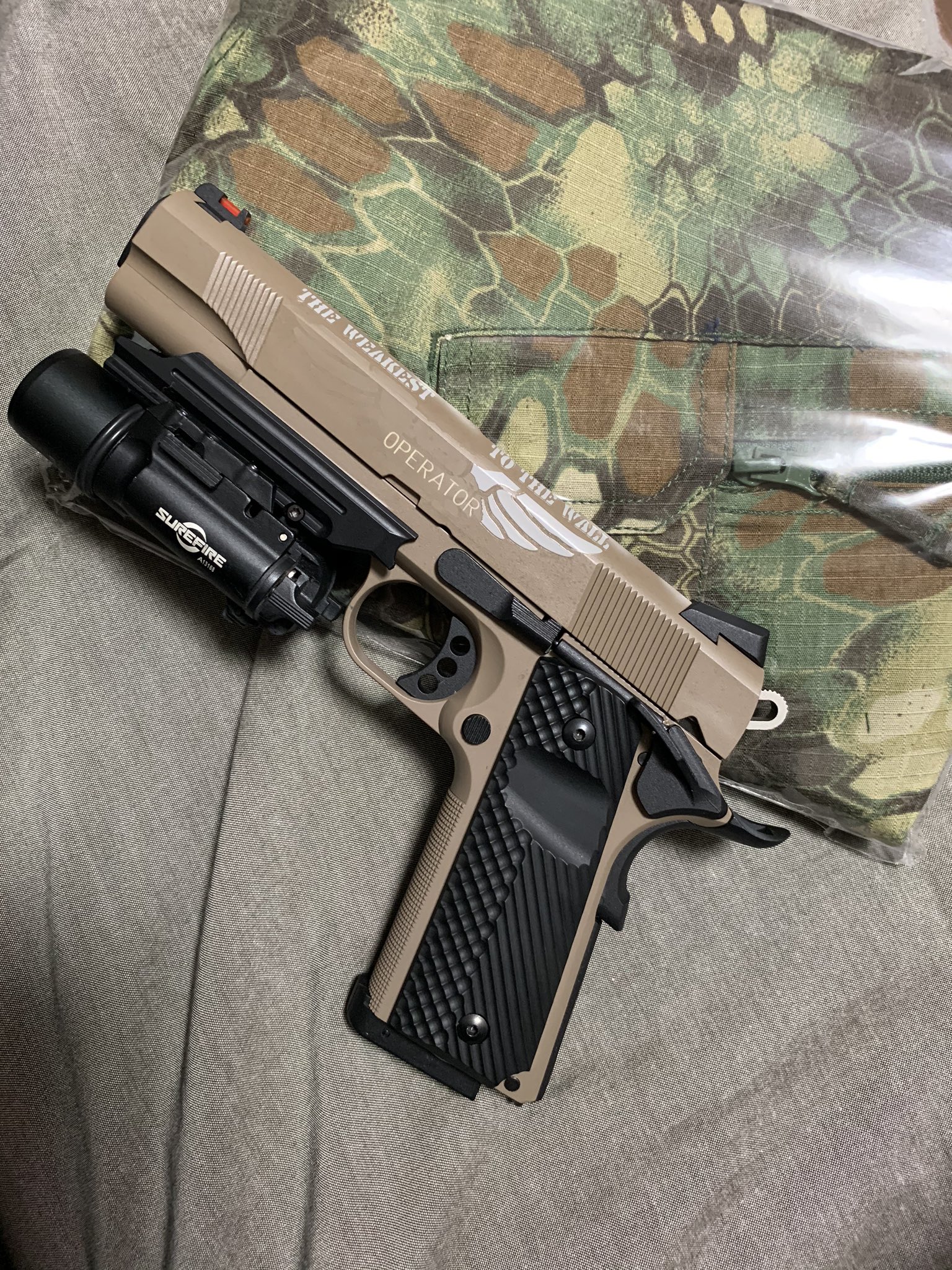 Carbon8 M45 DOC フラッシュライト付き CO2ガスブローバックハンドガン、Carbon8 M45 DOCを買ってみた