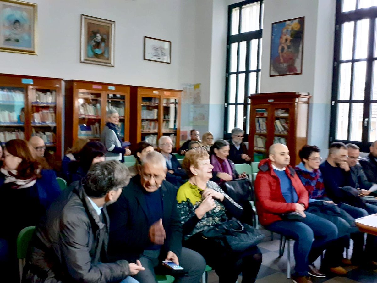 Conferenza stampa presso l’istituto comprensivo Giovanni XXIII-Colonna a Vittoria per la presentazione del progetto di rilancio dell'isola pedonale nel tratto di via Cavour. <a href="/Confcommercio/">Confcommercio</a> <a href="/ConfcommSicilia/">Confcommercio Sicilia</a> <a href="/ConfcommercioRG/">Confcommercio Ragusa</a> #Confcommercio #Vittoria #Ragusa