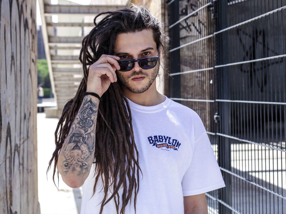 BestiarioShop's tweet photo. Os acordáis de la peli de Babylon, donde salia de prota Brindsley Forde (Aswad), pues los colegas de @pullupwear se han currado un camiseta súper potente y nos han repuesto tallas de todo su material!
https://t.co/Ap4TJYfSyi
#pullupwear #vallekas #bestiarioshop https://t.co/JrUHIfaQAr