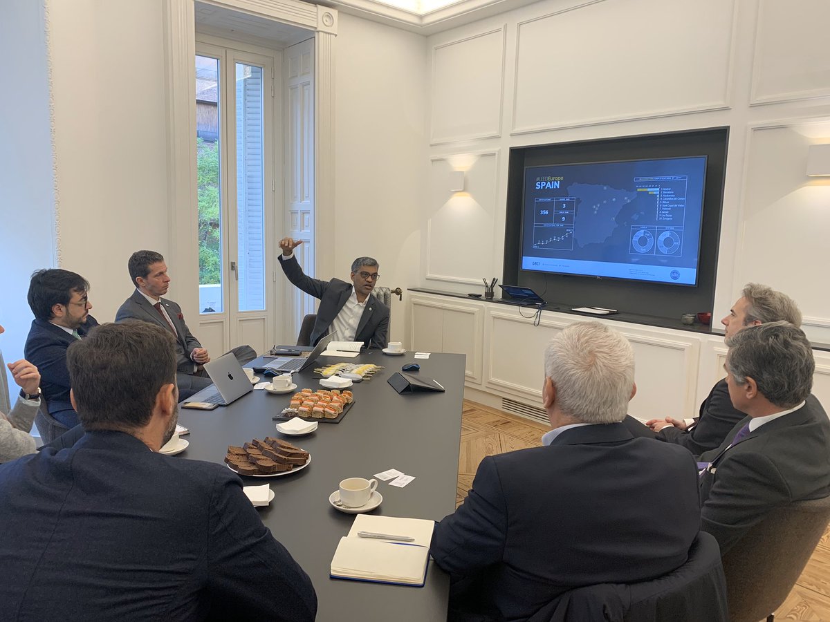 HomuProject's tweet image. Mahesh Ramanujam, CEO del @USGBC comparte en HOMU novedades y estrategias #LEED. En su primera parada en Europa, Ramanujam ha compartido con nuestros clientes conocimientos y experiencias.